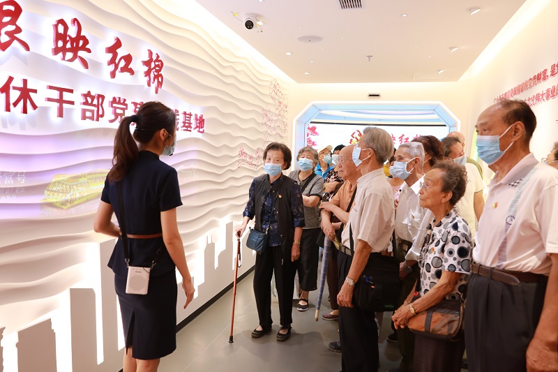 啪啪啦
离退休党支部开展主题党日活动.jpg