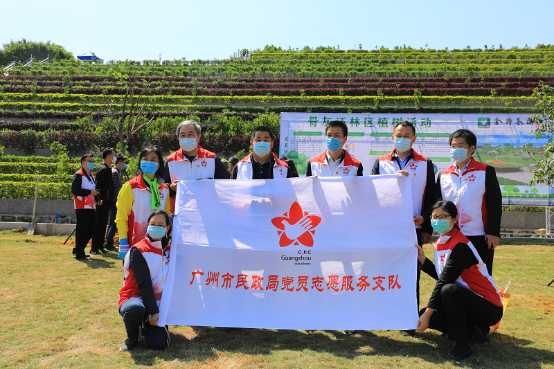 啪啪啦
党员志愿者积极参与义务植树活动.png
